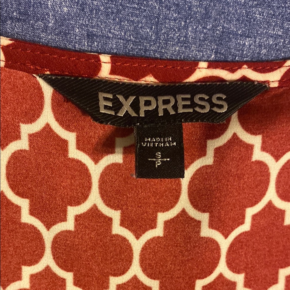 Express Women's Red Patterned Top - Picture 7 of 8